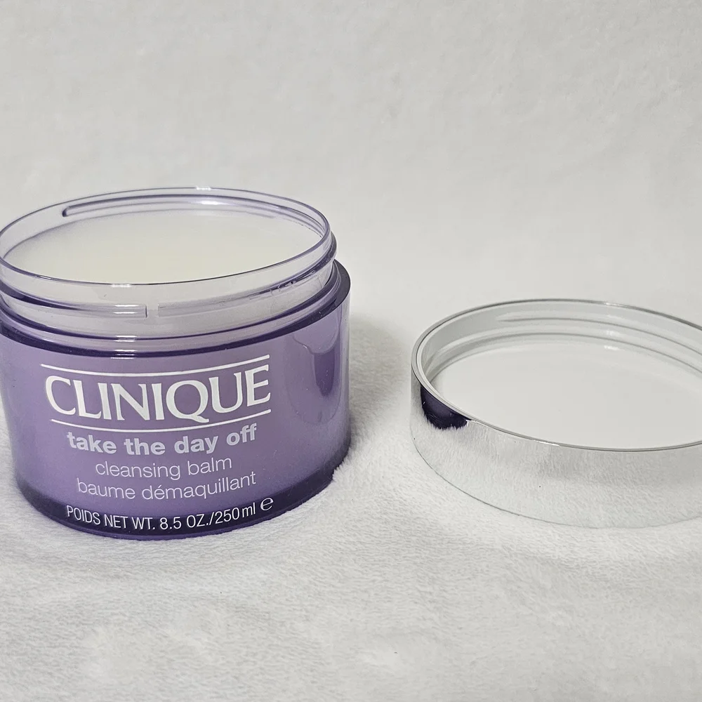 New Clinique Take The Day Off Cleansing Balm - Picture 2 of 3
